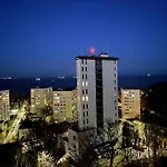 아파트 Riviera Hills